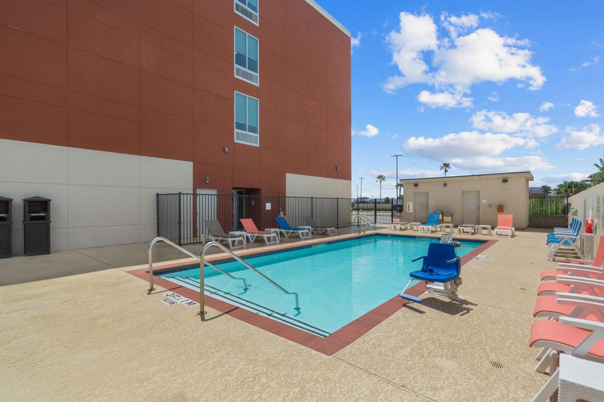 Holiday Inn Express & Suites - Houston Nasa - Boardwalk Area By Ihg Seabrook Ngoại thất bức ảnh